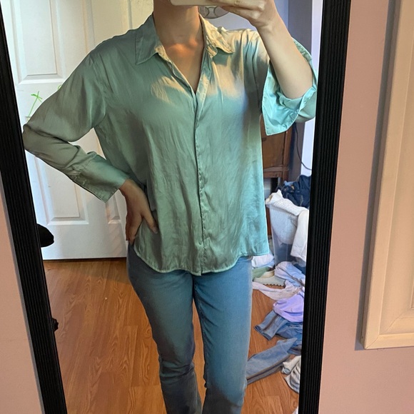 Sage green button satin blouse - Picture 7 of 7